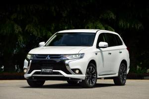 Mitsubishi Outlander PHEV 2017 года (JP)